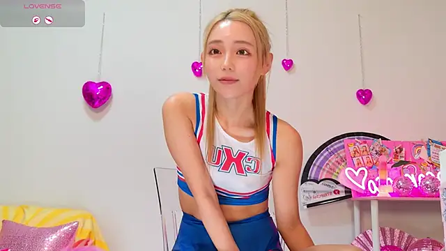 -LOCOMOCO- online show from March 4, 10:10 am