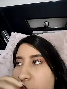 mialorents online show from October 18, 6:30 pm