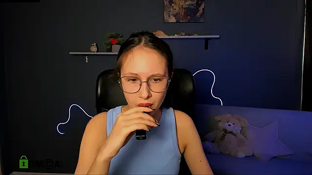 Snapshot of mona_cloud chatting on March 22, 9:34 am mona cloud online show from March 22, 9:34 am