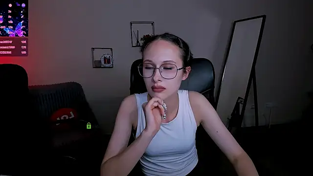 Snapshot of mona_cloud chatting on September 10, 10:43 pm mona cloud online show from September 10, 10:43 pm