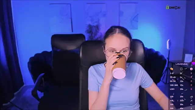 Snapshot of mona_cloud chatting on November 23, 12:10 am mona cloud online show from November 23, 12:10 am