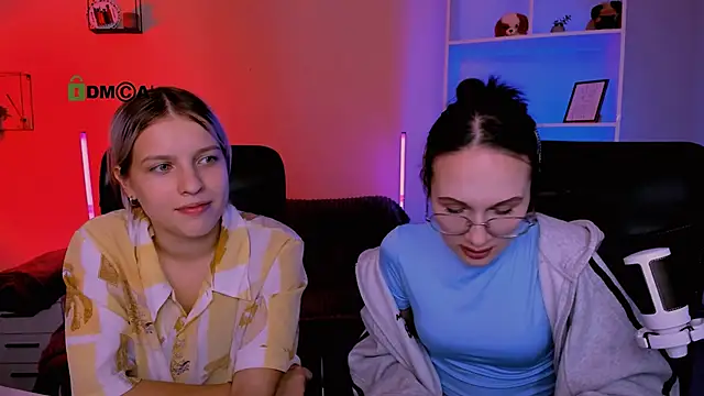 Snapshot of mona_cloud chatting on December 3, 12:51 am mona cloud online show from December 3, 12:51 am