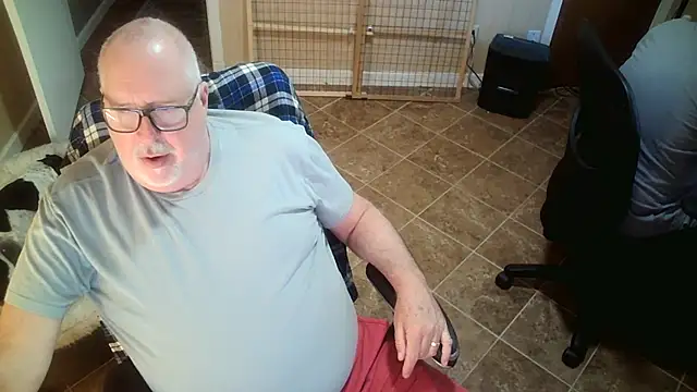 Snapshot of superbearboss chatting on October 14, 4:30 pm superbearboss online show from October 14, 4:30 pm