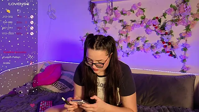 MiraLuccian online show from October 6, 6:49 pm