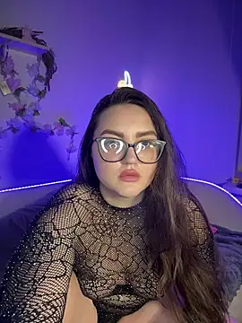 MiraLuccian online show from October 9, 8:40 pm