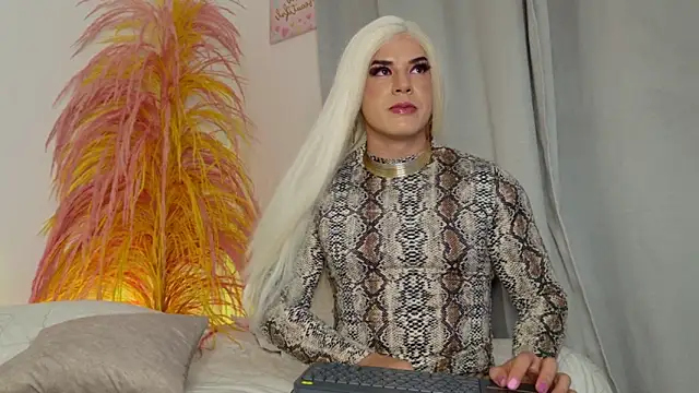 isahilton1 online show from March 22, 1:22 am