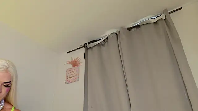 isahilton1 online show from October 22, 6:18 pm