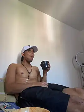 Snapshot of Monkey_uchiha777 chatting on November 10, 8:19 pm Monkey uchiha777 online show from November 10, 8:19 pm