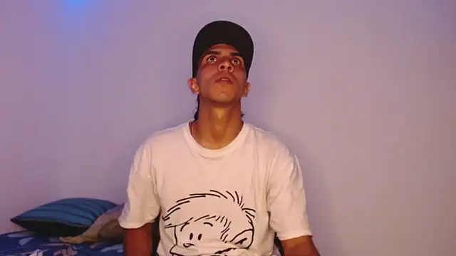 Snapshot of Monkey_uchiha777 chatting on December 3, 12:07 am Monkey uchiha777 online show from December 3, 12:07 am