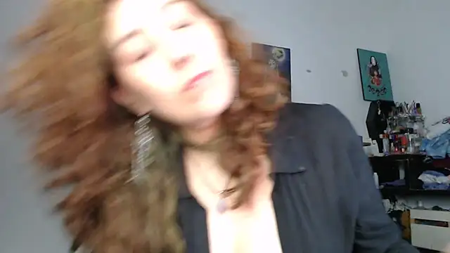 Luz delunaa online show from April 1, 4:02 am