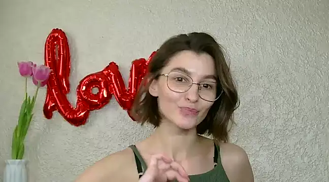 Snapshot of luna_Gharming chatting on March 11, 12:39 pm luna Gharming online show from March 11, 12:39 pm