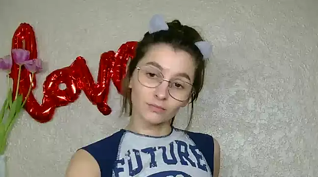 Snapshot of luna_Gharming chatting on March 13, 9:10 am luna Gharming online show from March 13, 9:10 am