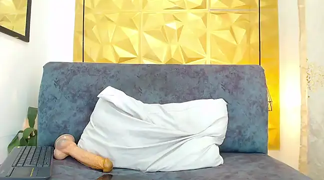 Small Hot19 online show from March 11, 5:46 pm