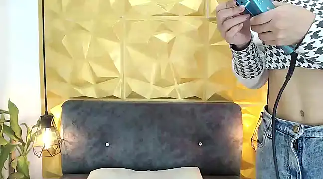 Small Hot19 online show from March 20, 3:25 pm