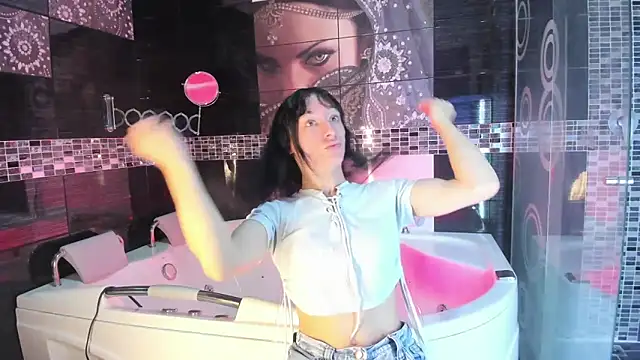 Small Hot19 online show from October 8, 11:19 am