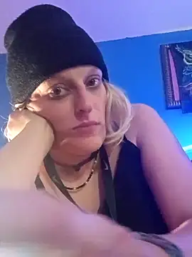 Snapshot of KITTYBOOBOOFUXX chatting on November 5, 8:14 am KITTYBOOBOOFUXX online show from November 5, 8:14 am