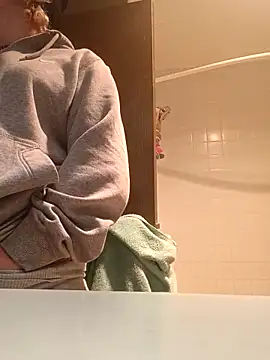 Snapshot of KITTYBOOBOOFUXX chatting on November 15, 5:09 pm KITTYBOOBOOFUXX online show from November 15, 5:09 pm