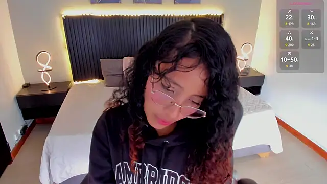 Snapshot of Arihsay_evans chatting on November 14, 12:48 pm Arihsay evans online show from November 14, 12:48 pm