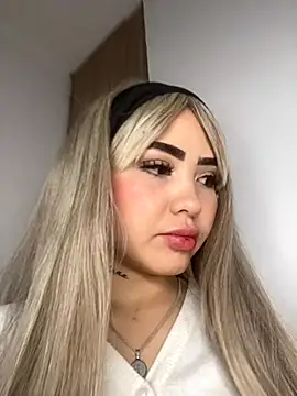 Snapshot of Mia_cullen_ chatting on October 12, 1:48 am Mia cullen online show from October 12, 1:48 am