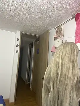 Snapshot of Mia_cullen_ chatting on November 10, 10:42 pm Mia cullen online show from November 10, 10:42 pm