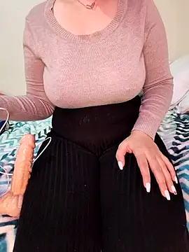 Snapshot of queen_belisima1 chatting on December 23, 12:08 am queen belisima1 online show from December 23, 12:08 am