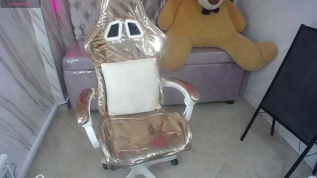 Snapshot of _wendy_b chatting on March 22, 9:42 pm wendy b online show from March 22, 9:42 pm