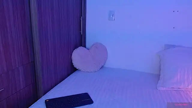 Oliviargf online show from November 29, 12:13 am