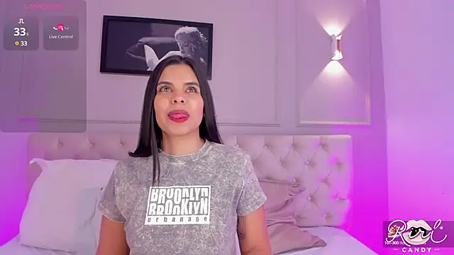 Snapshot of riri_candy chatting on March 20, 3:23 am riri candy online show from March 20, 3:23 am