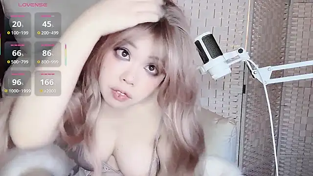 Snapshot of Cocobee chatting on December 2, 5:08 pm Cocobee online show from December 2, 5:08 pm