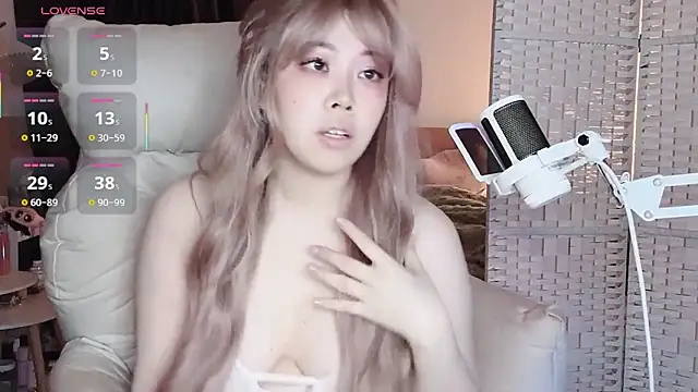 Cocobee online show from March 2, 5:09 pm