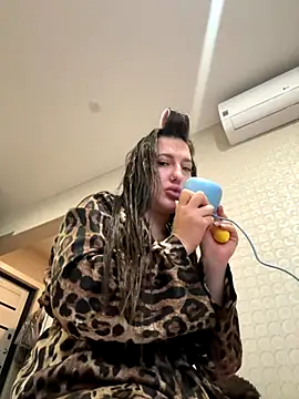 Snapshot of AleksandraRich chatting on November 9, 2:10 am AleksandraRich online show from November 9, 2:10 am