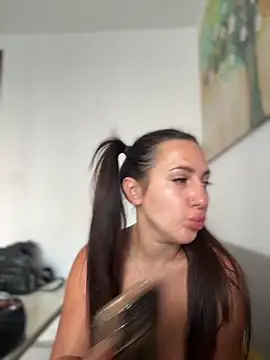 Snapshot of AleksandraRich chatting on February 4, 2:06 am AleksandraRich online show from February 4, 2:06 am