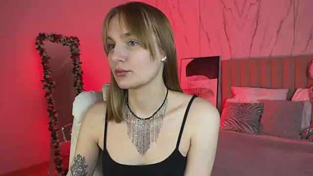 Snapshot of _Vikky_Moon_ chatting on November 18, 12:38 am Vikky Moon online show from November 18, 12:38 am