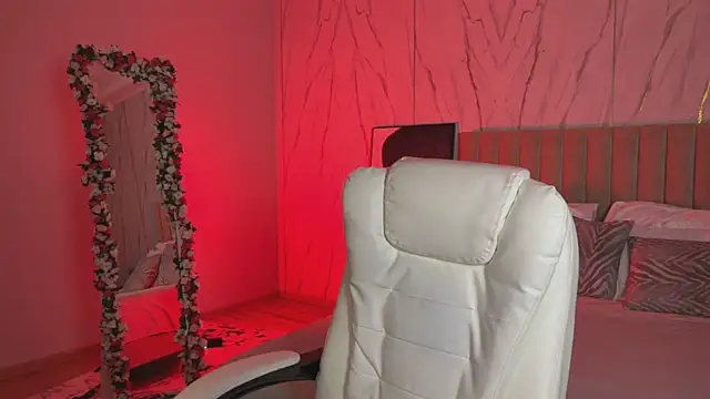 Snapshot of _Vikky_Moon_ chatting on November 29, 12:57 am Vikky Moon online show from November 29, 12:57 am