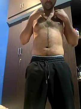 Snapshot of MIRTHICK2002 chatting on October 31, 11:33 am MIRTHICK2002 online show from October 31, 11:33 am