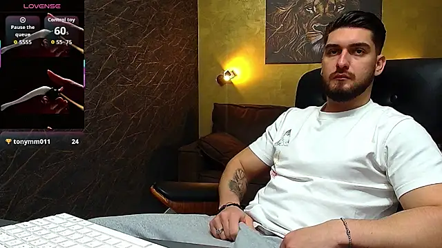Snapshot of MatiasDean chatting on October 13, 5:07 am MatiasDean online show from October 13, 5:07 am
