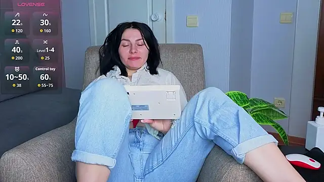 Charlotte Woods online show from November 22, 4:22 am