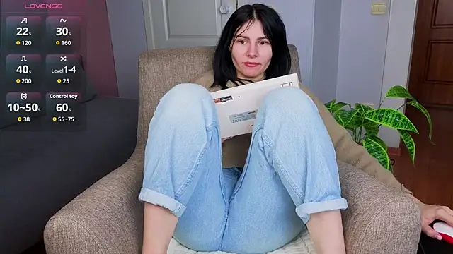 Charlotte Woods online show from December 4, 4:11 am