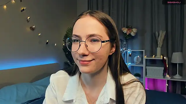 Snapshot of Kira_mindnes chatting on March 9, 8:42 pm Kira mindnes online show from March 9, 8:42 pm