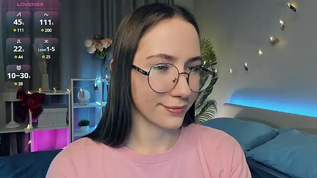 Snapshot of Kira_mindnes chatting on March 12, 7:49 pm Kira mindnes online show from March 12, 7:49 pm