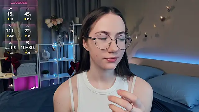 Snapshot of Kira_mindnes chatting on March 16, 7:38 pm Kira mindnes online show from March 16, 7:38 pm