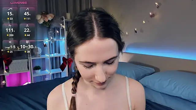 Snapshot of Kira_mindnes chatting on March 17, 1:46 am Kira mindnes online show from March 17, 1:46 am