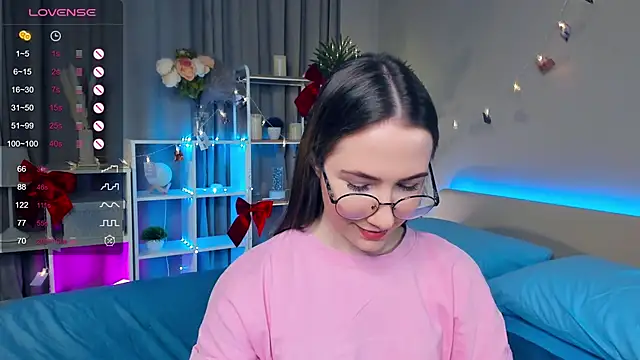 Snapshot of Kira_mindnes chatting on March 20, 7:57 pm Kira mindnes online show from March 20, 7:57 pm