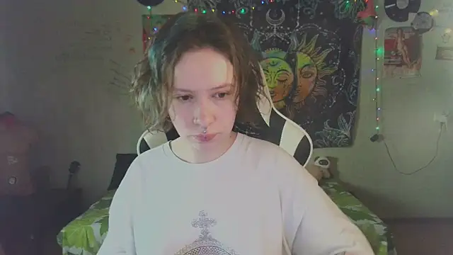 Snapshot of Lil_foxxx chatting on December 4, 11:19 am Lil foxxx online show from December 4, 11:19 am