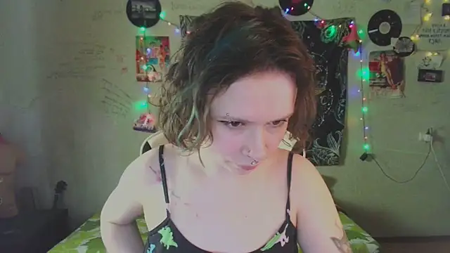 Snapshot of Lil_foxxx chatting on December 5, 7:50 am Lil foxxx online show from December 5, 7:50 am