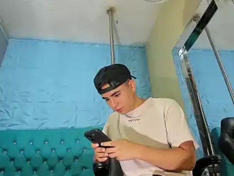 Snapshot of NohaCollens chatting on March 12, 11:20 am NohaCollens online show from March 12, 11:20 am