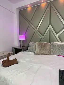 AlesiaCooper online show from December 15, 8:02 pm