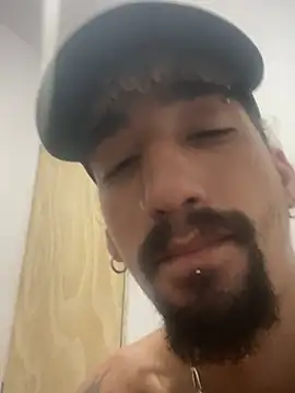 Snapshot of MrPickles696 chatting on March 7, 10:45 am MrPickles696 online show from March 7, 10:45 am