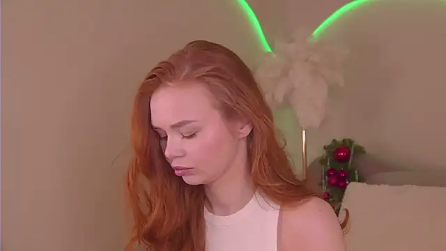 Snapshot of MiraBliss chatting on December 16, 3:17 pm MiraBliss online show from December 16, 3:17 pm