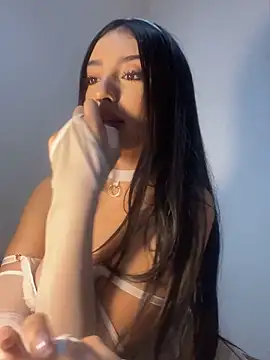 Snapshot of MagieeThomson chatting on October 6, 10:51 pm MagieeThomson online show from October 6, 10:51 pm